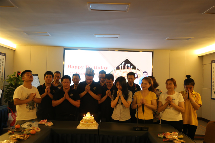 博士有成4月份員工生日會(huì) | 小Party，大感動(dòng)