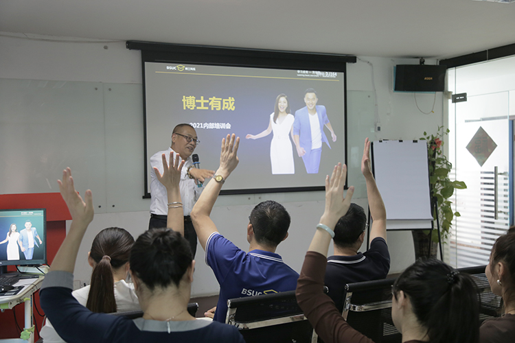 大家積極發(fā)言，氣氛活躍